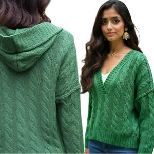 American Eagle Outfitters Green V-Neck cable knit green cropped hooded sweater L